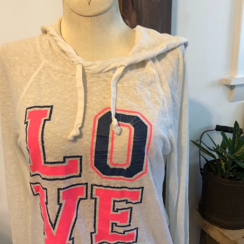 American Eagle LOVE shirt